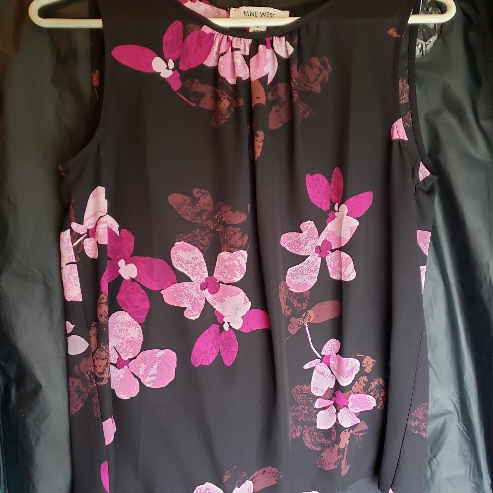 Nine West sleeveless blouse, size small, black pink floral. Never worn.